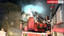 FATİH'te Metruk Ahşap Binada Yangın Çıktı