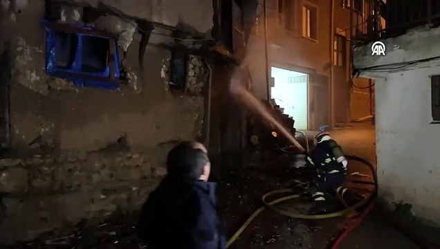 Ahırda çıkan yangında 10 büyükbaş hayvan telef oldu