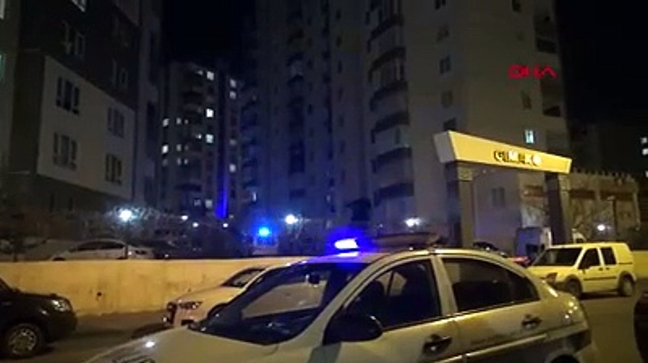 10 yaşındaki çocuk, kazara babasını ve misafiri tabancayla yaraladı