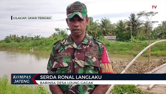 Warga Nekat Menantang Bahaya Lewati Jembatan Nyaris Ambruk