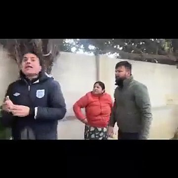 Video: कुत्ते को लेकर महिला ने की अधेड़ की पिटाई, वीडियो हुआ वायरल