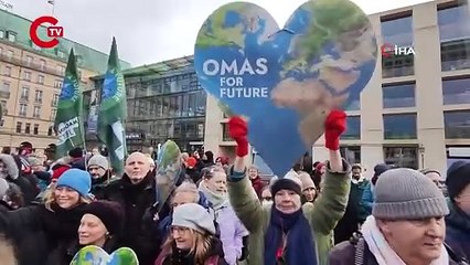 Başbakan da katıldı: Irkçılık ve AfD karşıtı protesto