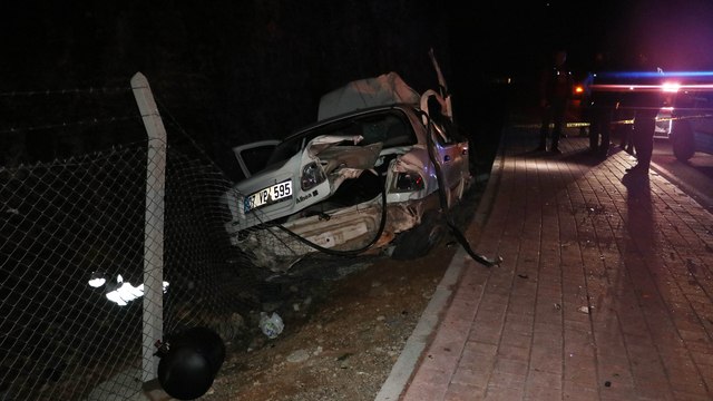 Alkollü sürücü kaza yaptı: 2 kişi öldü, yaralı kadın karnındaki bebeğini kaybetti