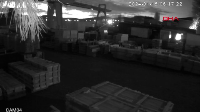 Sultanbeyli'de 3 işçinin hayatını kaybettiği konteyner yangının çıkış anı kamerada