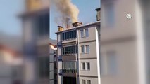 Sinop'un Ayancık ilçesinde baca ve çatı yangını itfaiye ekiplerince söndürüldü.