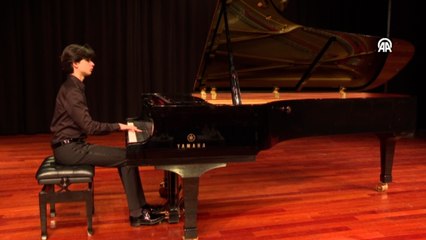 Genç piyanist başarılarıyla örnek oluyor