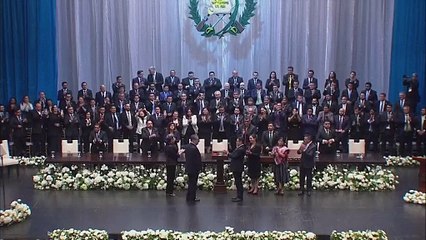 Presidente da Guatemala toma posse e promete resgatar o país da corrupção