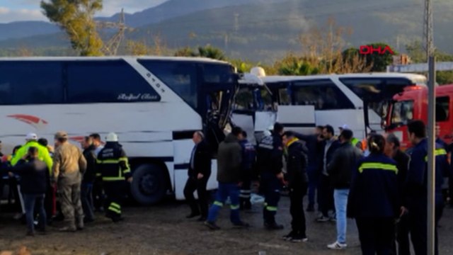 Hatay'da işçi servisi otobüsler çarpıştı