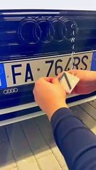 Esta es la increíble trampa que usan en Italia para que un radar no capte la matrícula de los coches