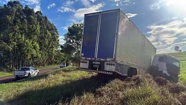 Acidente envolvendo caminhão deixa motorista e passageiro feridos na PR-486 em Alto Piquiri
