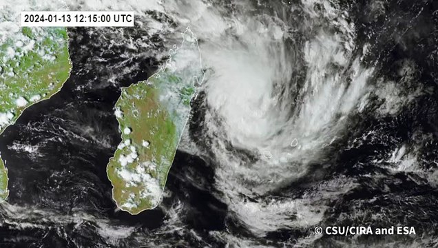 Animation satellite du cyclone Bilal au-dessus de la Réunion