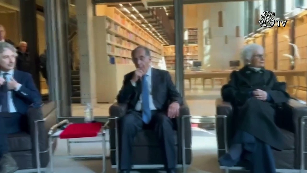 La Russa con Segre al Memoriale della Shoah, la reazione alla domanda: "Si sente antifascista?"