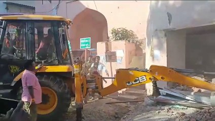 छोटीसादड़ी  नगर पालिका की कार्रवाई: शिकायत पर प्रशासन ने हटाया शटर
