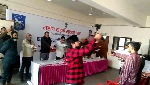 सडक़ सुरक्षा माह का शुभारंभ, यातायात नियमों की पालना से रुकेंगे हादसे, देखें वीडियो