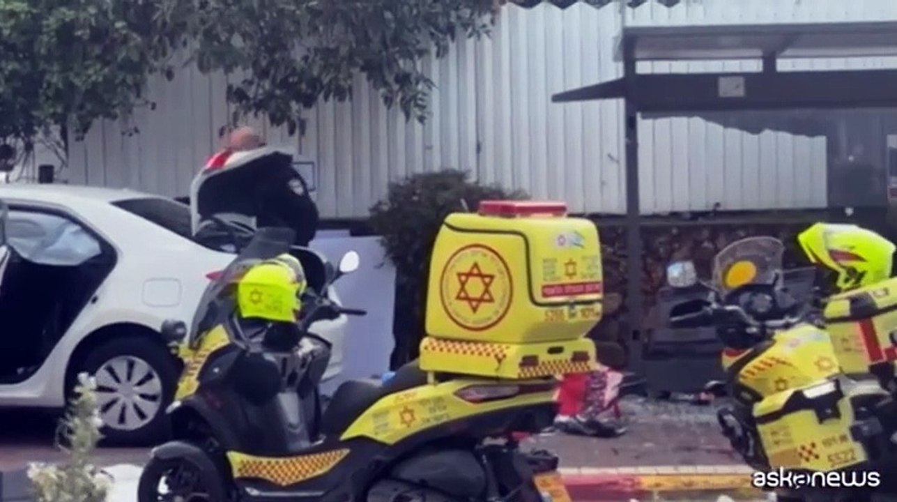 Attacco in Israele, almeno un morto e 17 feriti. Due arresti