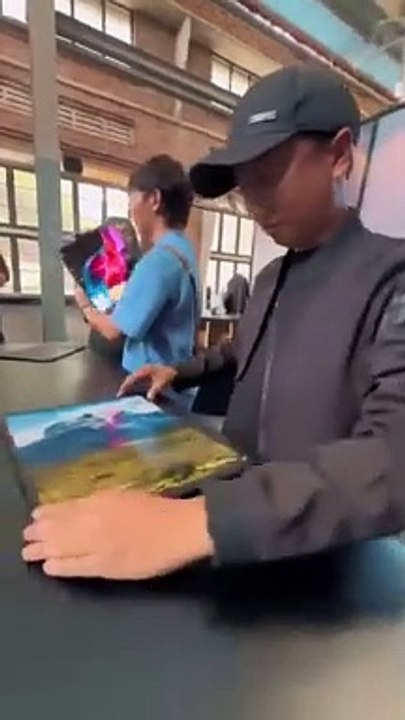 HP presentó un portátil plegable