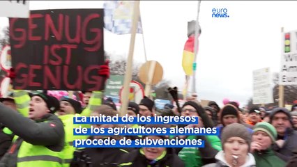 Miles de agricultores claman en Berlín contra el Gobierno por la supresión de subsidios al diésel