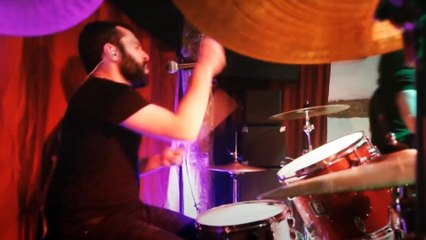 La Dama Oscura se adorna de cómic para narrar al superhéroe definitivo en su disco 'Despertar'