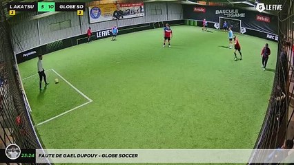 Faute de Gael Dupouy - GLOBE SOCCER