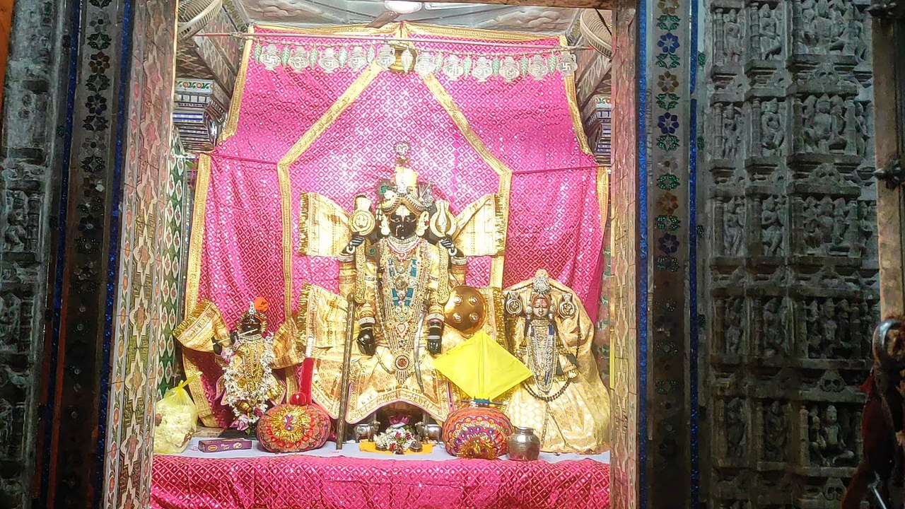 Video... मकर संक्रांति पर्व मनाया गया , मंदिरों...