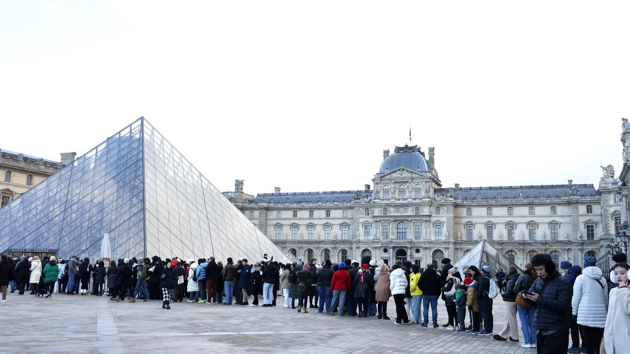 Malgré la nette hausse du billet d’entrée au Louvre, les touristes « prêts à payer le prix »