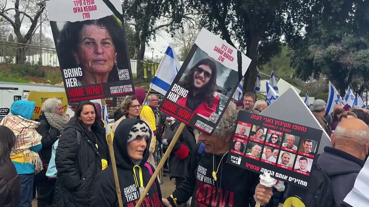 Manifestantes israelenses exigem renúncia do governo de Netanyahu em Jerusalém