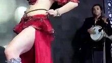 رقص الشرق الأوسط، المعروف أيضًا بالرقص الشرقي أو الرقص البلدي، هو فن تقليدي وشعبي في عدة ثقافات في الشرق الأوسط. يعتبر هذا النوع من الرقص تعبيرًا فنيًا عن الثقافة والتراث المحلي، ويتميز بحساسيته وأنوثته.