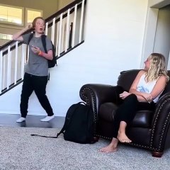 Retour Émotionnel : La Surprise Touchante d'une Grande Sœur Après des Années d'Absence