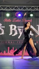 الفني لإيصال رسالة أو قصة. يمكن للفنانين التعبير عن القوة والجمال بوسائل فنية.