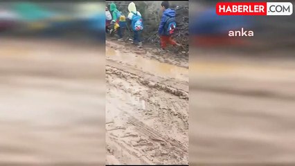 Şanlıurfa'da öğrencilerin çamurlu okul yolu tepki çekiyor