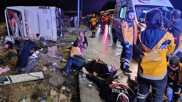 Mersin'de yolcu otobüsü devrildi: 9 kişi öldü, 30 kişi yaralandı