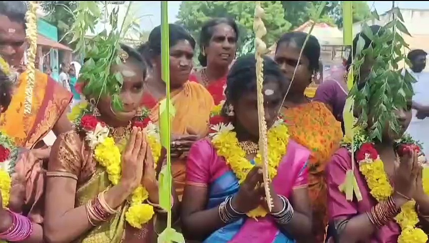 சிறுமிகளை தெய்வமாக்கி கடல் அன்னைக்கு பொங்கல் வைத்து வழிபட்ட மீனவ மக்கள்