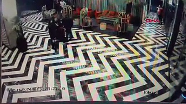 Şişli'de rezidansta uyuşturucu satan şüphelinin yakalandığı anlar kamerada