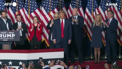 Trump vince in Iowa con una "valanga" record, 30 punti su DeSantis