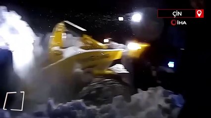 Çin’de bin turist çığ düşen tatil köyünde mahsur kaldı