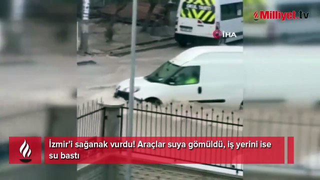İzmir’i sağanak vurdu! Araçlar suya gömüldü, iş yerini ise su bastı
