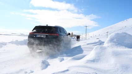 Togg'un 20 santimetre karla kaplı yollarda test sürüşü