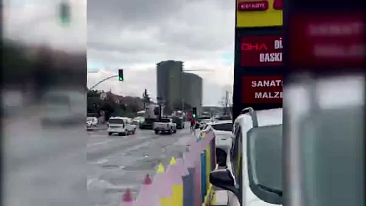 Sokak ortasında silahlı gasp vatandaşın kamerasında