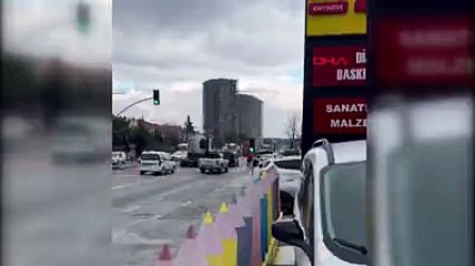 Esenyurt'ta cadde ortasında gasp