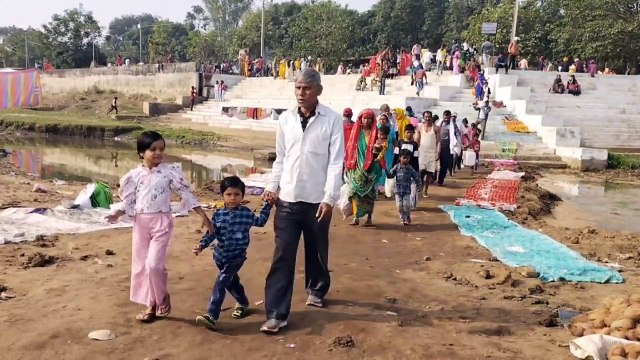 मकर संक्रांति में श्रद्धालुओं ने लगाई आस्था की डुबकी, नर्मदा तटो पर उमड़ा जन सैलाब