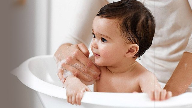 Baby Ko Sardi Me Nahana Chahiye Ya Nahi | sardi me baccho ko kaise Nahlaye