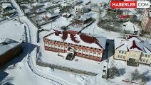 Bingöl'ün Karlıova ilçesinde kardan kapanan 30 köy yolu açıldı