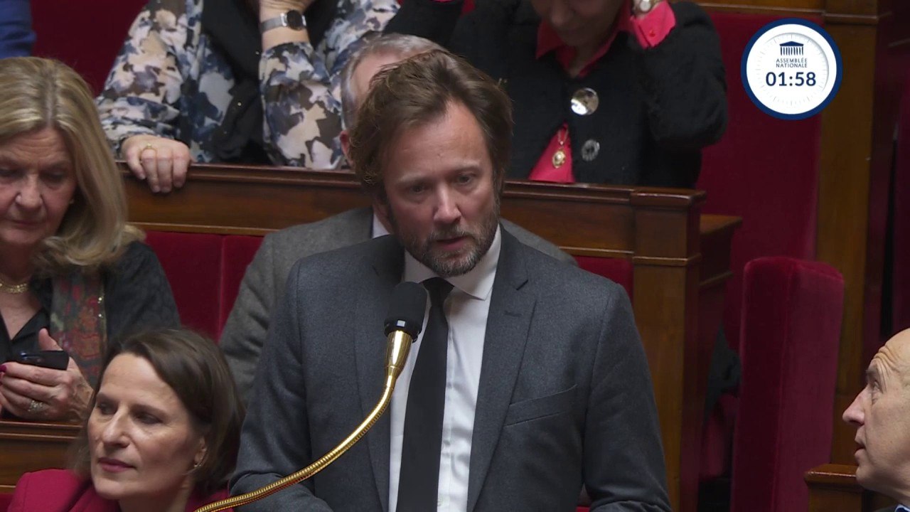 Boris Vallaud (PS) à Gabriel Attal: "Vous vous présentez devant nous avec un gouvernement qui fait figure d'aveu: fin du 'en même temps' et cohabitation assumée avec la droite dure"