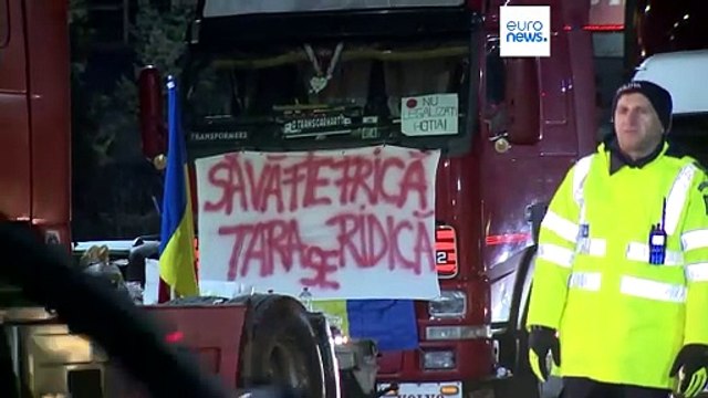 Romanian truckers and farmers continue to protest after talks with the government fail