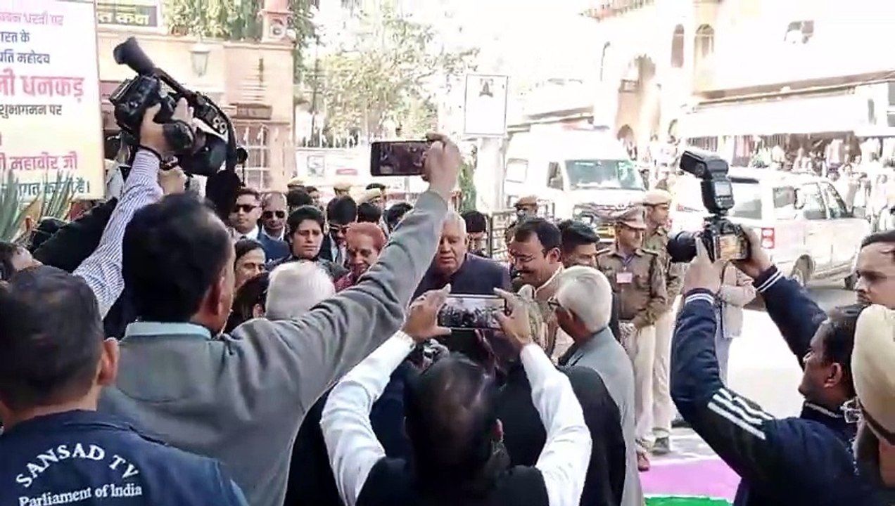 उपराष्ट्रपति धनखड़ ने भगवान महावीर के किए दर्शन:मुख्य मंदिर में सपत्नीक की मूलनायक प्रतिमा की पूजा