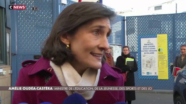 Amélie Oudéa-Castéra huée à son arrivée à l'école Littré