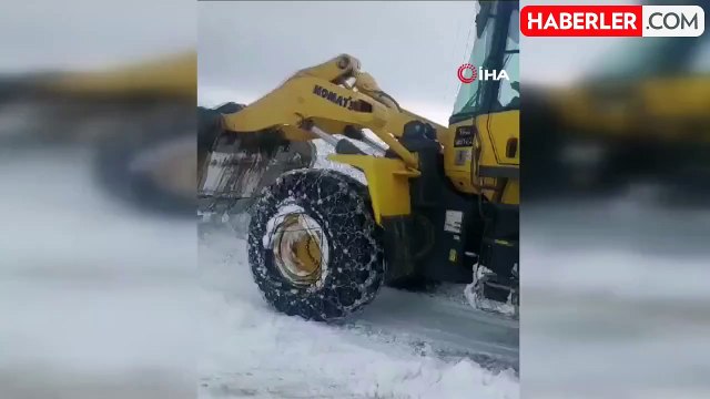 Siirt'te üç ilçenin kardan kapanan yolları ulaşıma açıldı