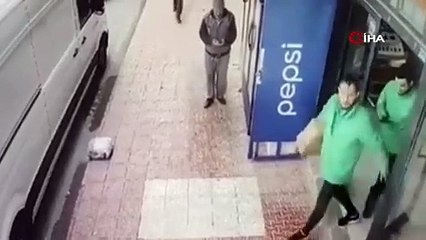 Aksaray'da taşlı-sopalı yol verme kavgası kamerada!