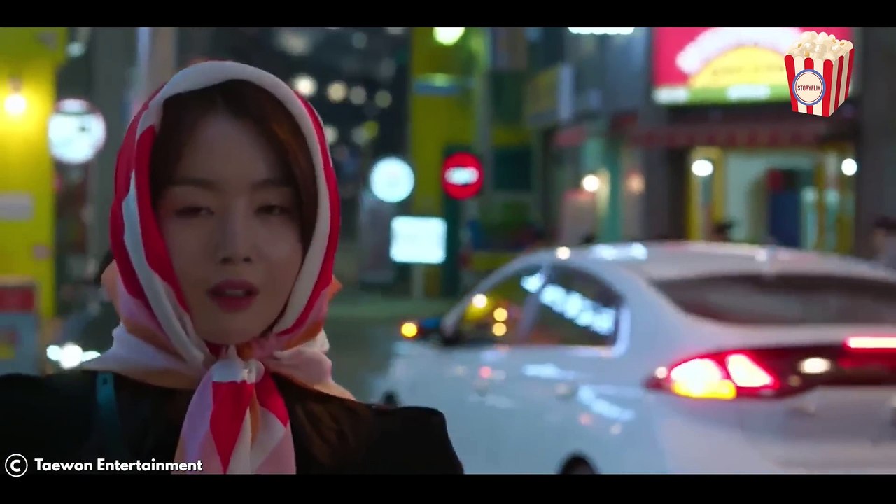 A crazy rich boss falls in love with his pretty but ordinary employee