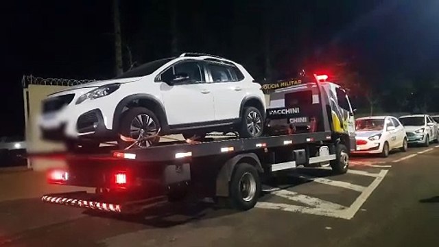Encontro de gêmeos? homem descobre cópia fiel de seu carro na Rua Europa
